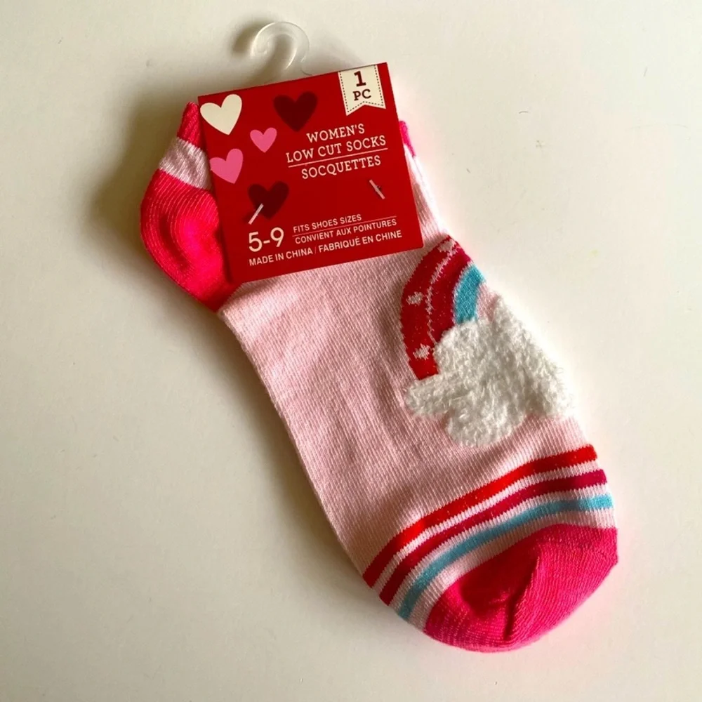 Bright 3D NWT Red Pink Hearts Rainbow Pride Fuzzy Cloud Low Cut Socks M 5-9